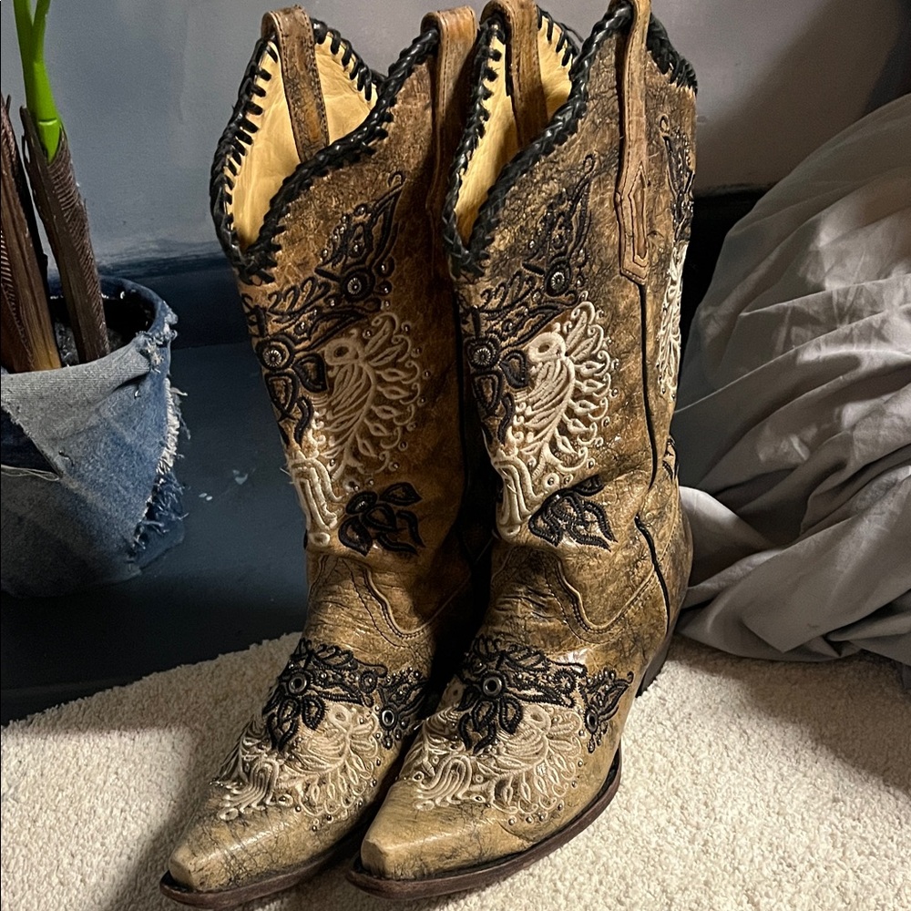 Western Embroidered Tan Leather Heeled Boots